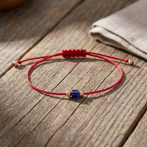 Гривна с червен конец и 14 карата златни топчета с Dark Heliotrope