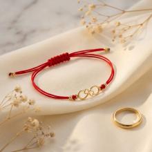 Гривна с червен конец и 14 карата златен елемент безкрайност