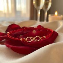 Гривна с червен конец и 14 карата златен елемент безкрайност