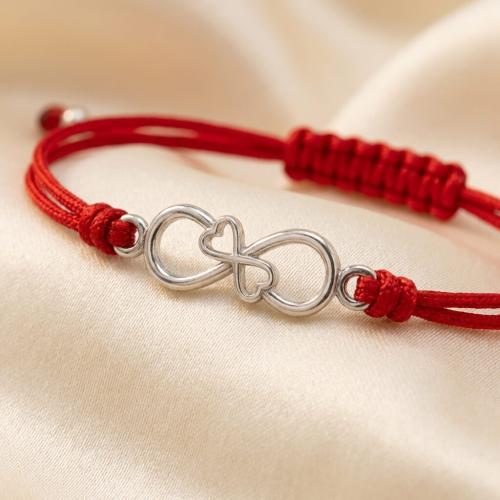 Гривна с червен конец и сребърен елемент безкрайност