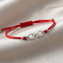 Гривна с червен конец и сребърен елемент безкрайност