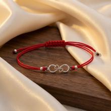 Гривна с червен конец и сребърен елемент безкрайност