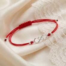 Гривна с червен конец и сребърен елемент безкрайност