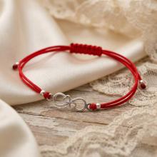 Гривна с червен конец и сребърен елемент безкрайност