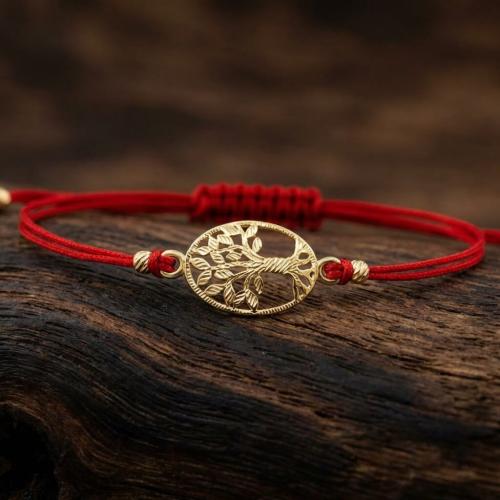 Гривна с червен конец и златен елемент Дървото на живота 