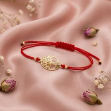 Гривна с червен конец и златен елемент Дървото на живота