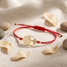 Гривна с червен конец и златен елемент Дървото на живота