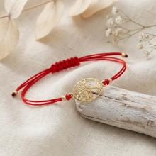 Гривна с червен конец и златен елемент Дървото на живота