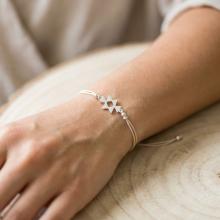 Гривна с конец и сребърен елемент Канатица Гривна с конец и сребърен елемент Канатица