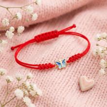 Гривна с червен конец и златен елемент Пеперуда