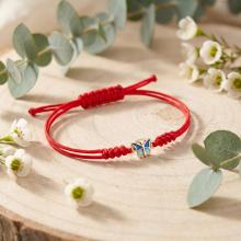 Гривна с червен конец и златен елемент Пеперуда