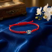 Гривна с червен конец и златен елемент Пеперуда