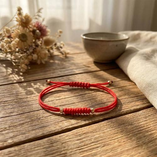 Гривна с червен конец и 14 карата златни топчета