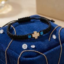 Гривна с червен конец и 14 карата златен елемент кръст с циркони