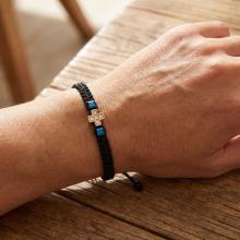 Гривна с червен конец и 14 карата златен елемент кръст с циркони