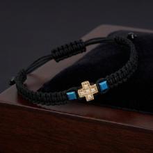 Гривна с червен конец и 14 карата златен елемент кръст с циркони