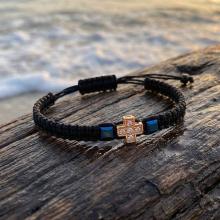 Гривна с червен конец и 14 карата златен елемент кръст с циркони