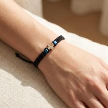 Гривна с червен конец и 14 карата златен елемент кръст с циркони