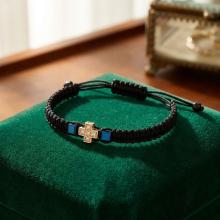 Гривна с червен конец и 14 карата златен елемент кръст с циркони