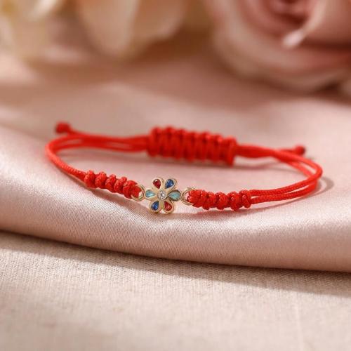 Гривна с червен конец и златен елемент цвете