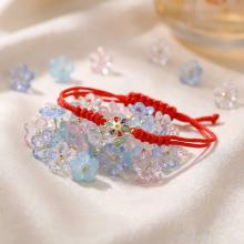 Гривна с червен конец и златен елемент цвете