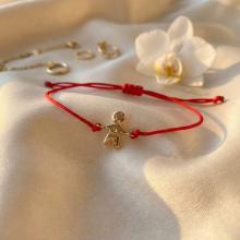 Гривна с червен конец и 14 карата златен елемент момче