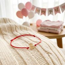 Гривна с червен конец и 14 карата златен елемент момиченце