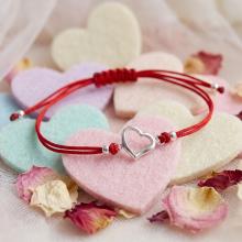 Гривна с червен конец и сребърен елемент сърце В8 Гривна с червен конец и сребърен елемент сърце В8