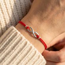 Гривна с червен конец и сребърен елемент безкрайност В93S Гривна с червен конец и сребърен елемент безкрайност В93S