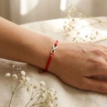 Гривна с червен конец и сребърен елемент безкрайност В93S Гривна с червен конец и сребърен елемент безкрайност В93S