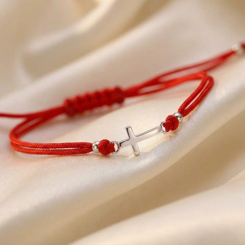 Гривна с червен конец и сребърен елемент кръст 
