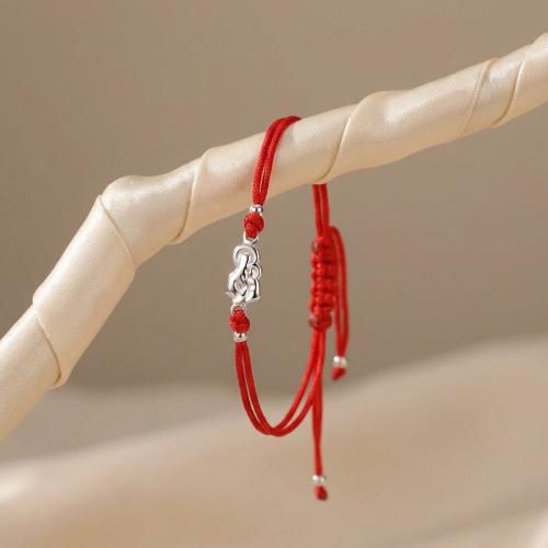 Гривна с червен конец и сребърен елемент Богородица