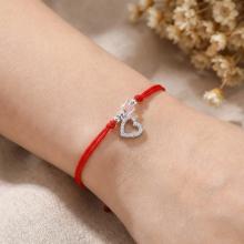 Гривна с червен конец сребърен елемент сърце и бели мъниста