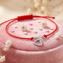 Гривна с червен конец сребърен елемент сърце и бели мъниста