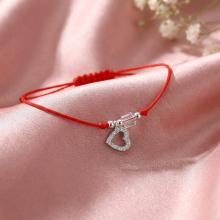 Гривна с червен конец сребърен елемент сърце и бели мъниста