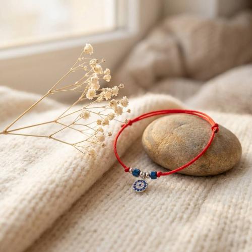 Гривна с червен конец с Dark Heliotrope и сребърен елемент синьо око