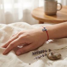 Гривна с червен конец с Dark Heliotrope и сребърен елемент синьо око