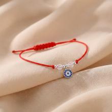 Гривна с червен конец и сребърен елемент синьо око