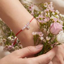 Гривна с червен конец и сребърен елемент циркон