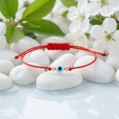 Гривна с червен конец златни топчета и синьо око