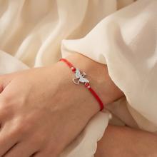 Гривна с червен конец и сребърен елемент ангелче с циркони BT112