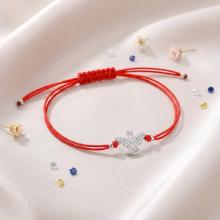 Гривна с червен конец и сребърен елемент ангелче с циркони BT112