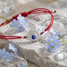Гривна с червен конец и сребърен елемент синьо око BT17