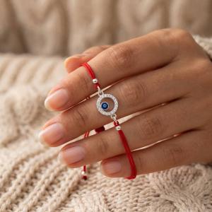 Гривна с червен конец и сребърен елемент синьо око BT17