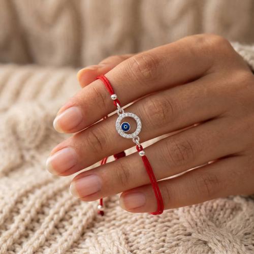 Гривна с червен конец и сребърен елемент синьо око BT17