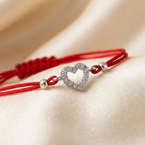 Гривна с червен конец и сребърен елемент сърце ВT22