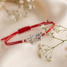 Гривна с червен конец и сребърен елемент сова