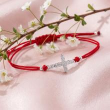 Гривна с червен конец и сребърен елемент кръст с цирконий