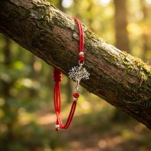 Гривна с червен конец и сребърен елемент Дървото на живота