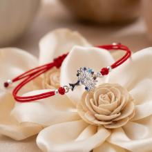 Гривна с червен конец и сребърен елемент Дървото на живота